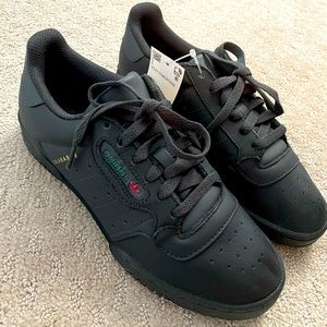 Yeezy Powerphase brand new size 6
